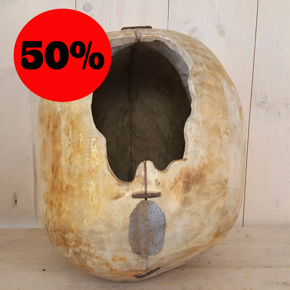 Boule de forme ovale, en bois de chataîgner, chaque pièce unique, travail artisanal
