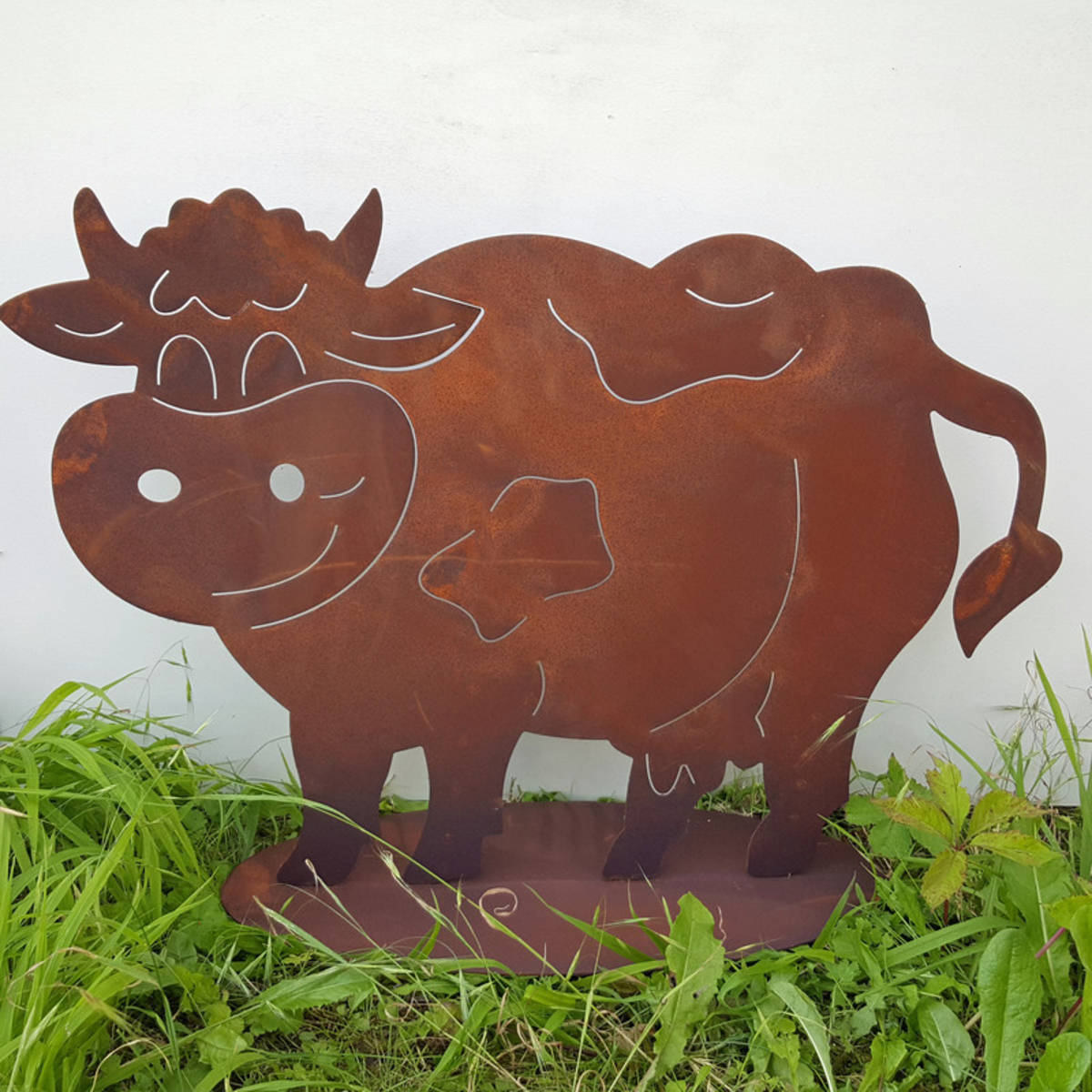 Kuh aus Rostmetall auf einer Platte, Höhe 45cm