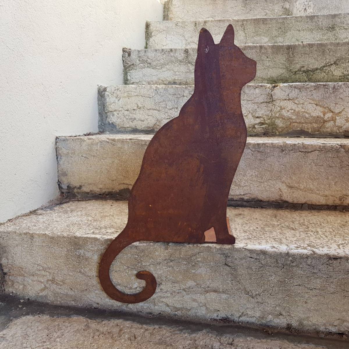 Chat assis en fer rouillé, H.55 cm, à poser sur un rebord