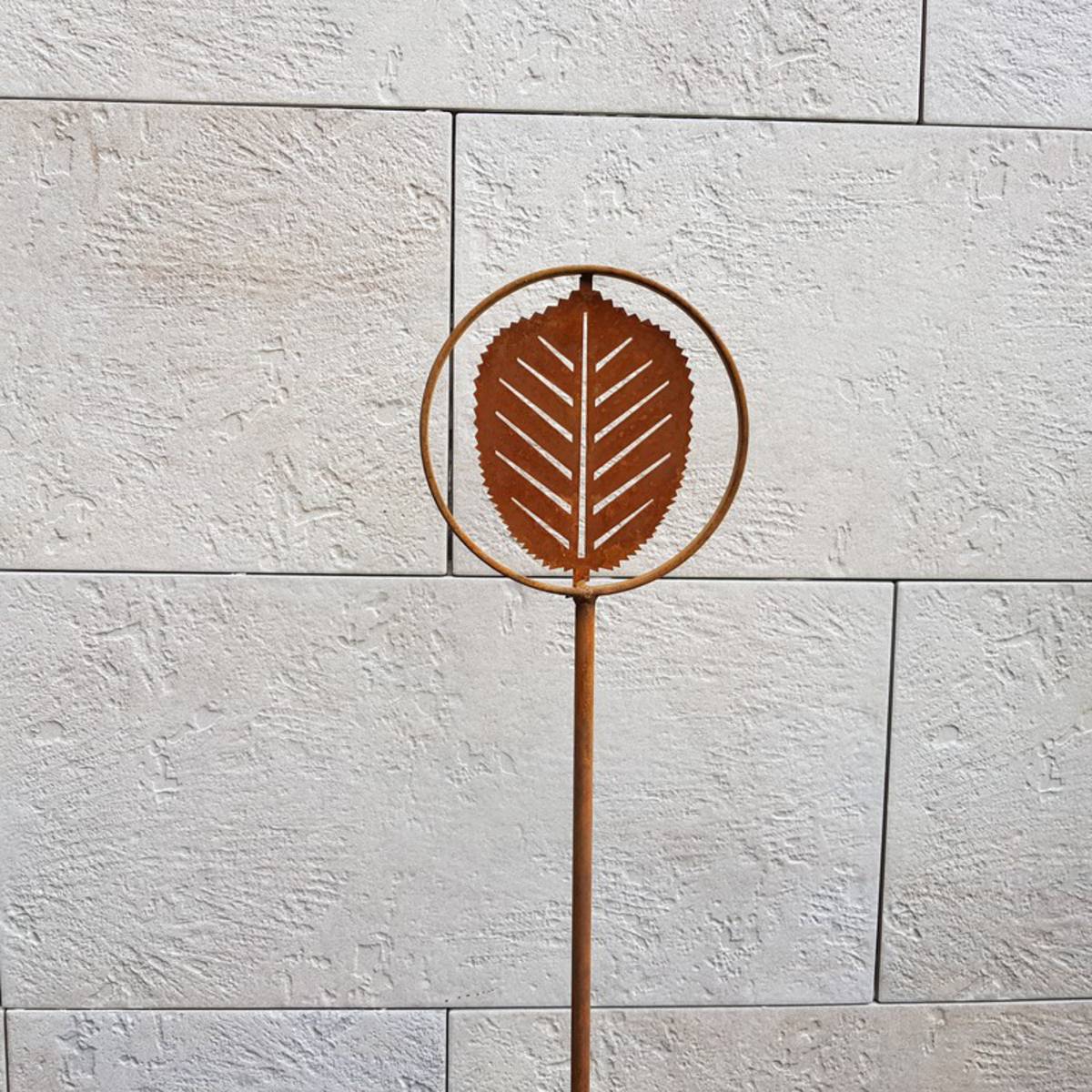 Deko Stecker ''Haselnuss'' aus Rosteisen, Höhe 150cm