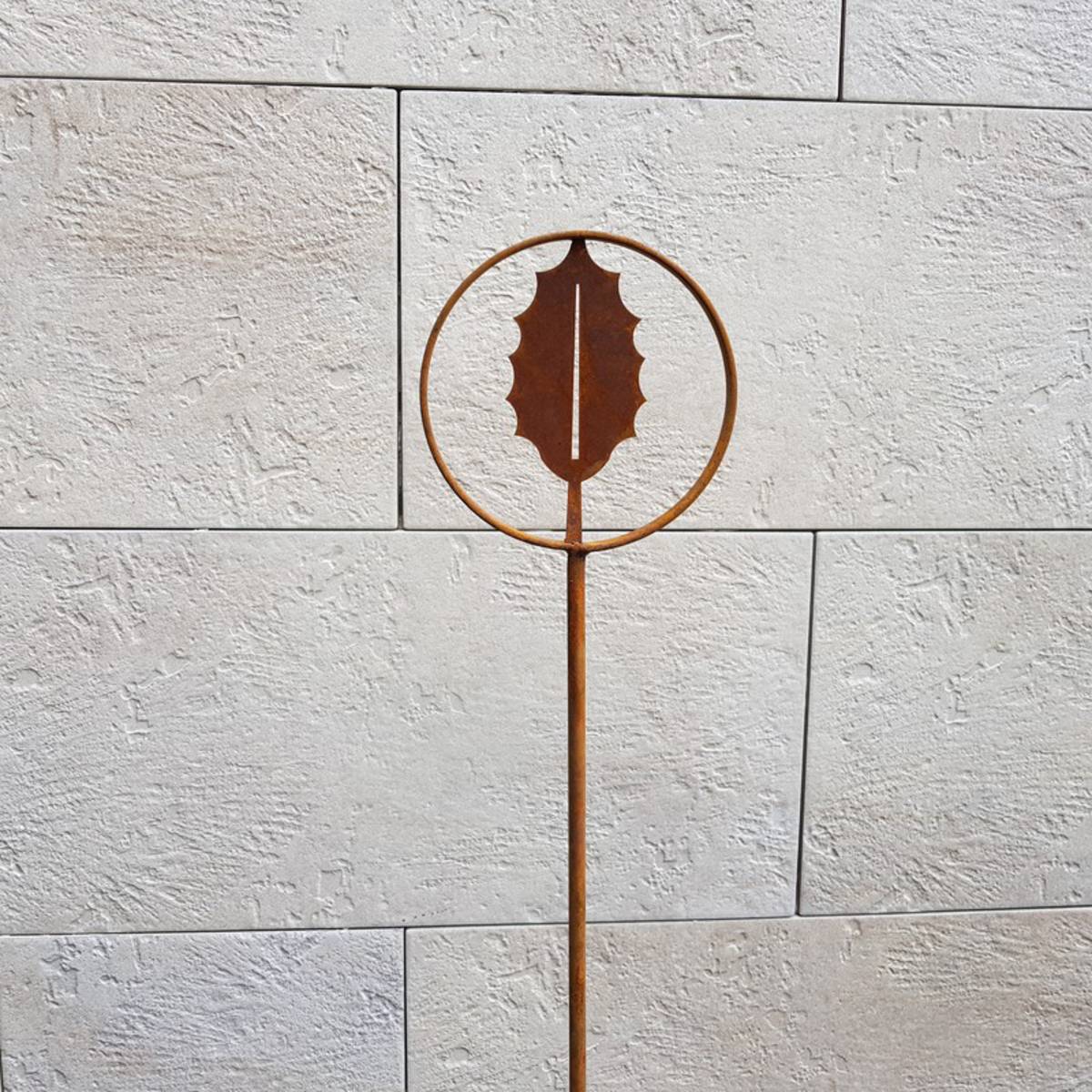 Deko Stecker ''Stechpalme'' aus Rosteisen, Höhe 150cm