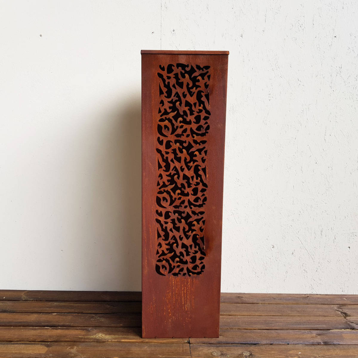 Colonne en fer rouillé avec fine découpe, H. 100cm