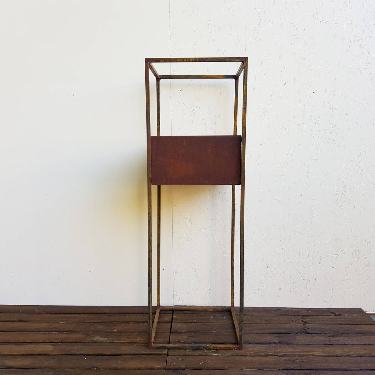 Säule mit Behälter aus Rostmetall, Höhe 120cm
