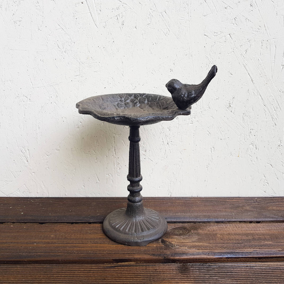 Abreuvoir pour oiseaux, en fonte, sur pied, H. 28cm