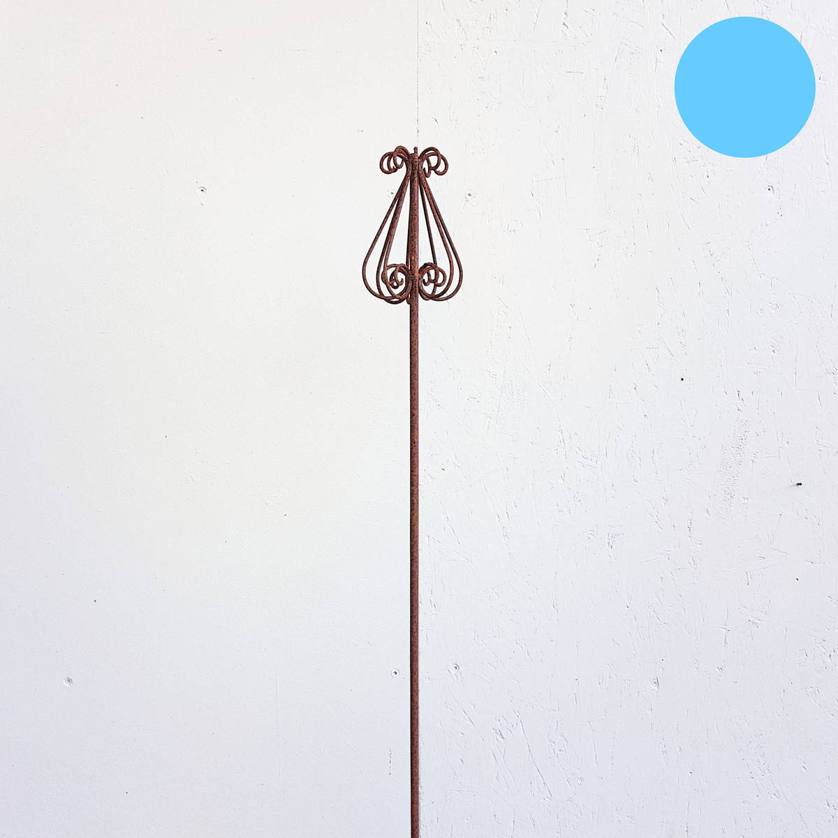 Déco sur tige, en fer rouillé. H. 180cm