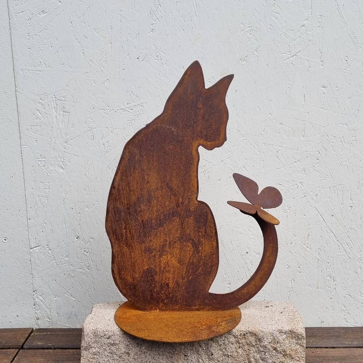Katze mit Schmetterling aus Rosteisen, 42 cm