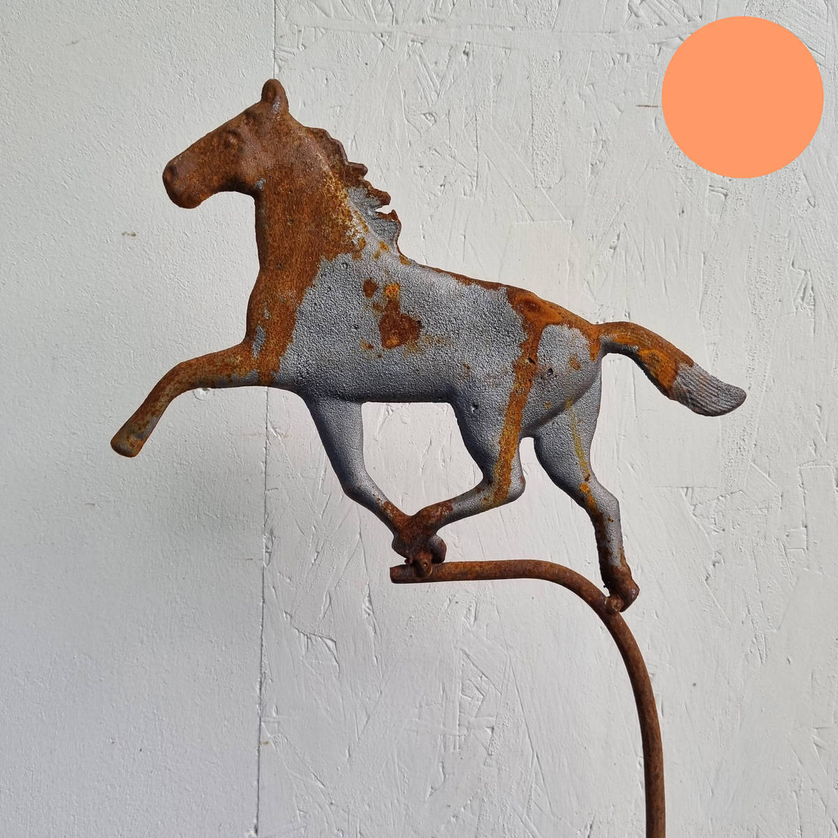 Cheval sur tige, en fer rouillé, 192 cm