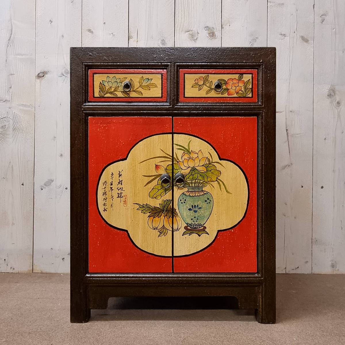 Petite commode chinoise traditionnelle, peinte à la main