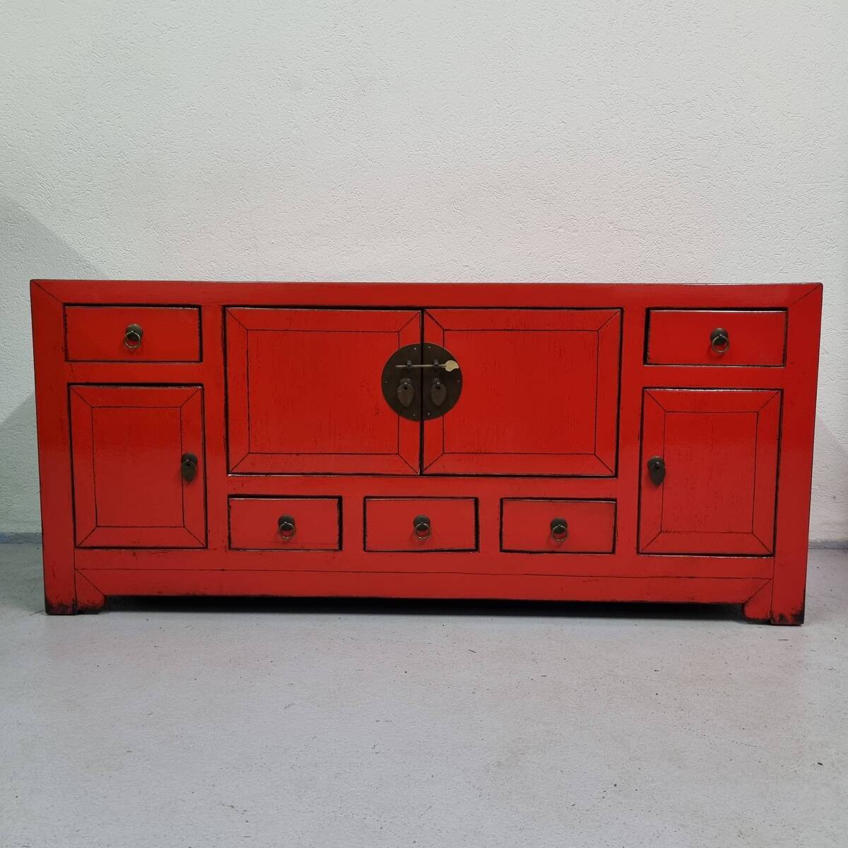 Chinesische Kommode, rot alt gemacht