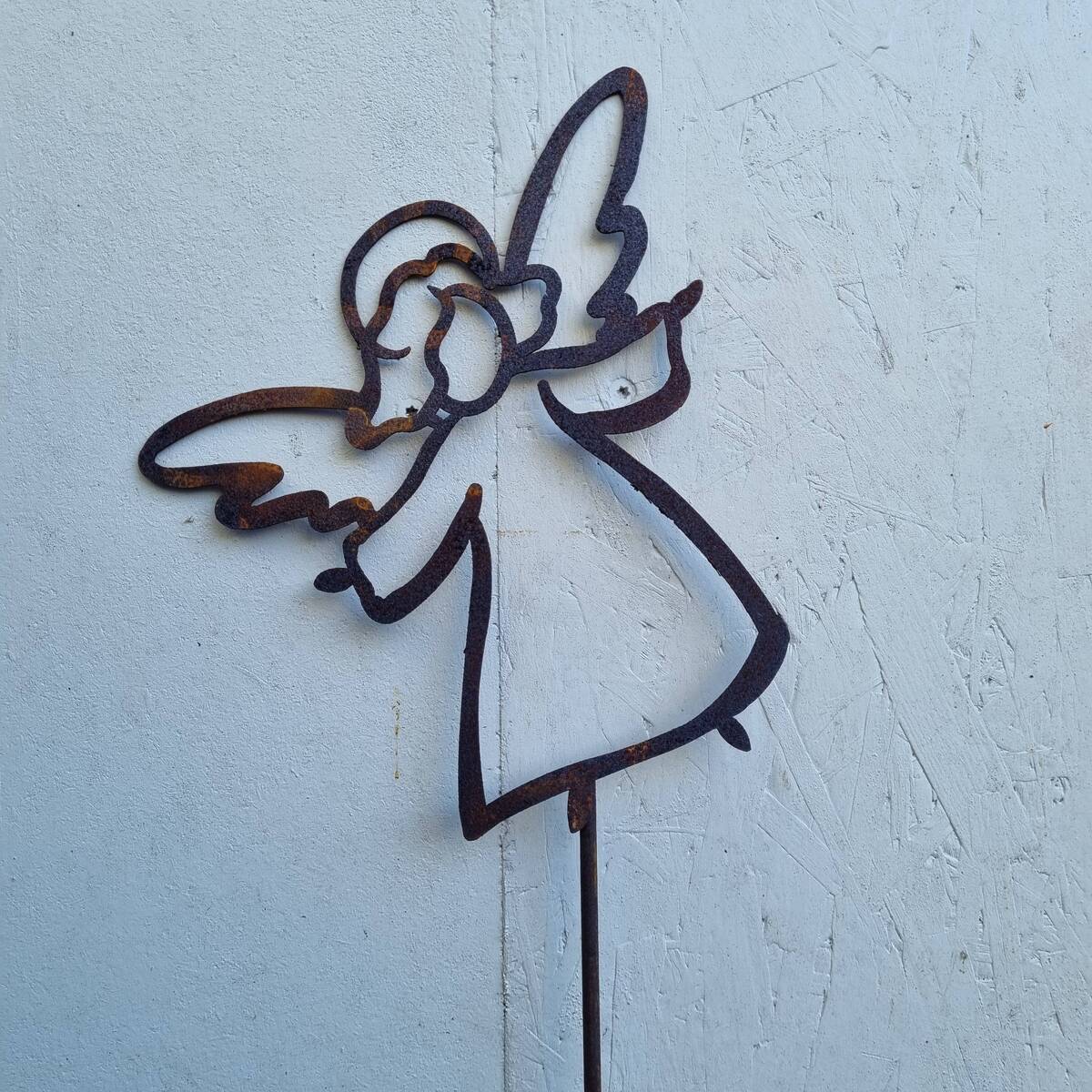 Engel aus Rosteisen, auf Stab, 127 cm