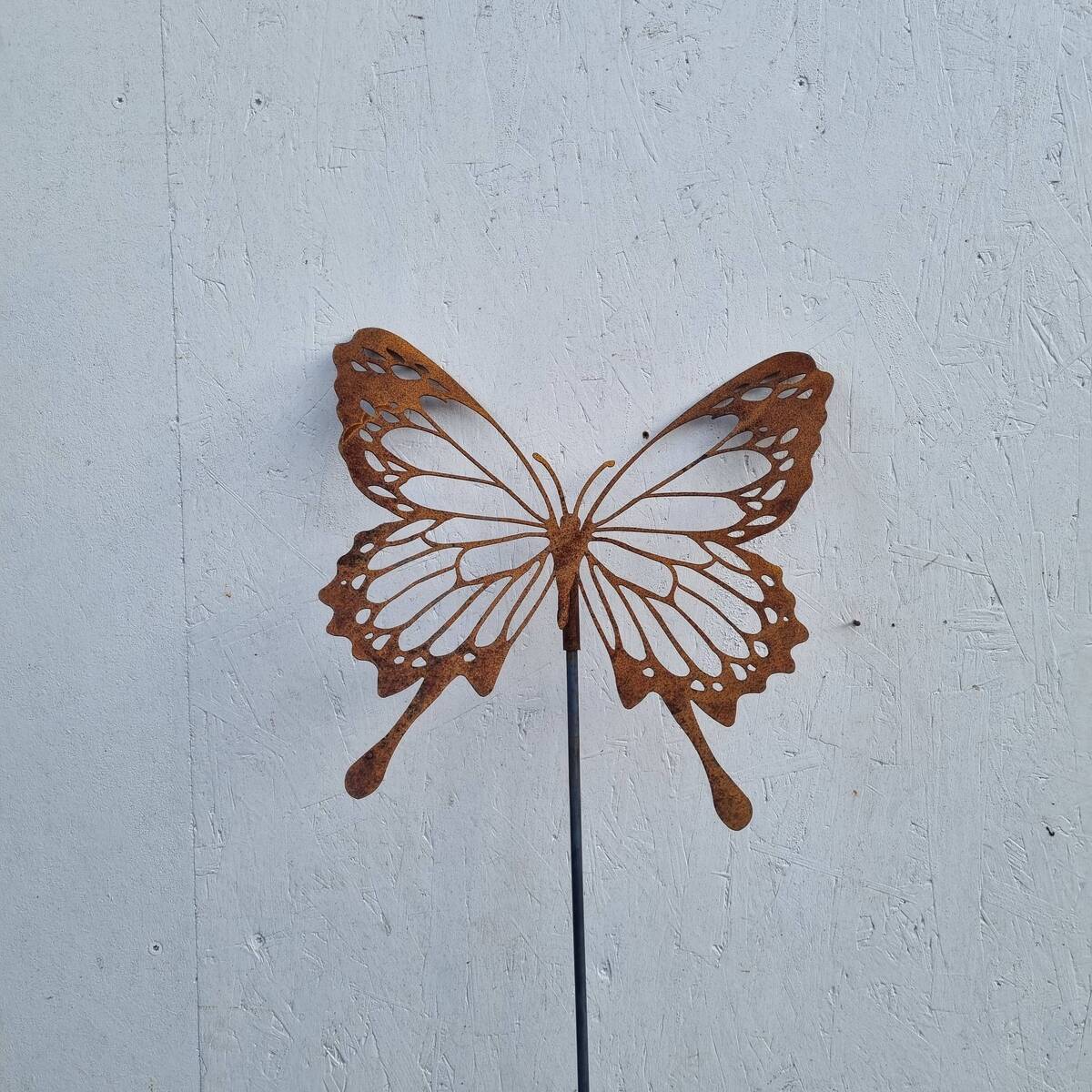 Schmetterling aus Rosteisen, auf Stab, 165 cm