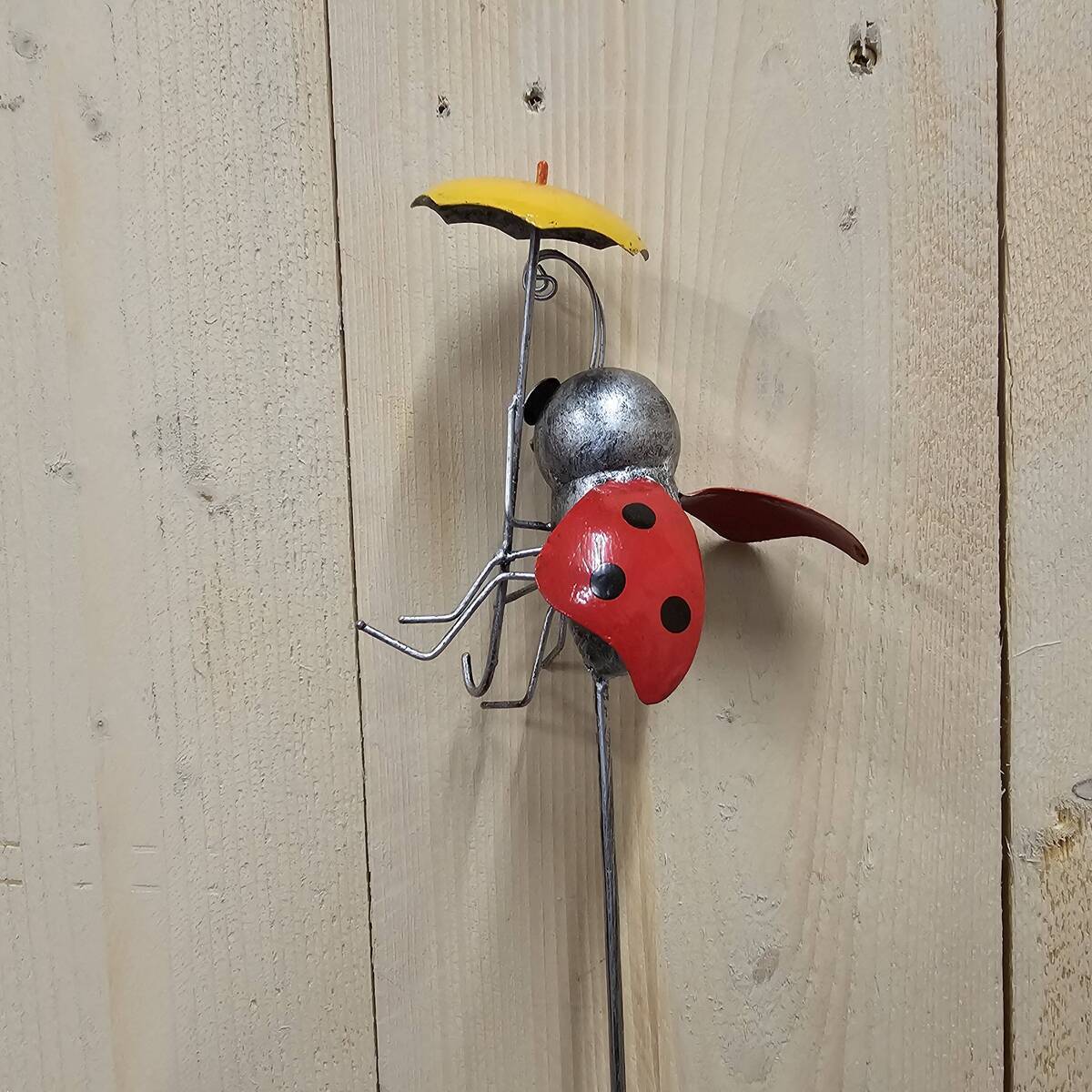 Marienkäfer aus Metall, bemalt, mit Schirm, am Stab, 60 cm