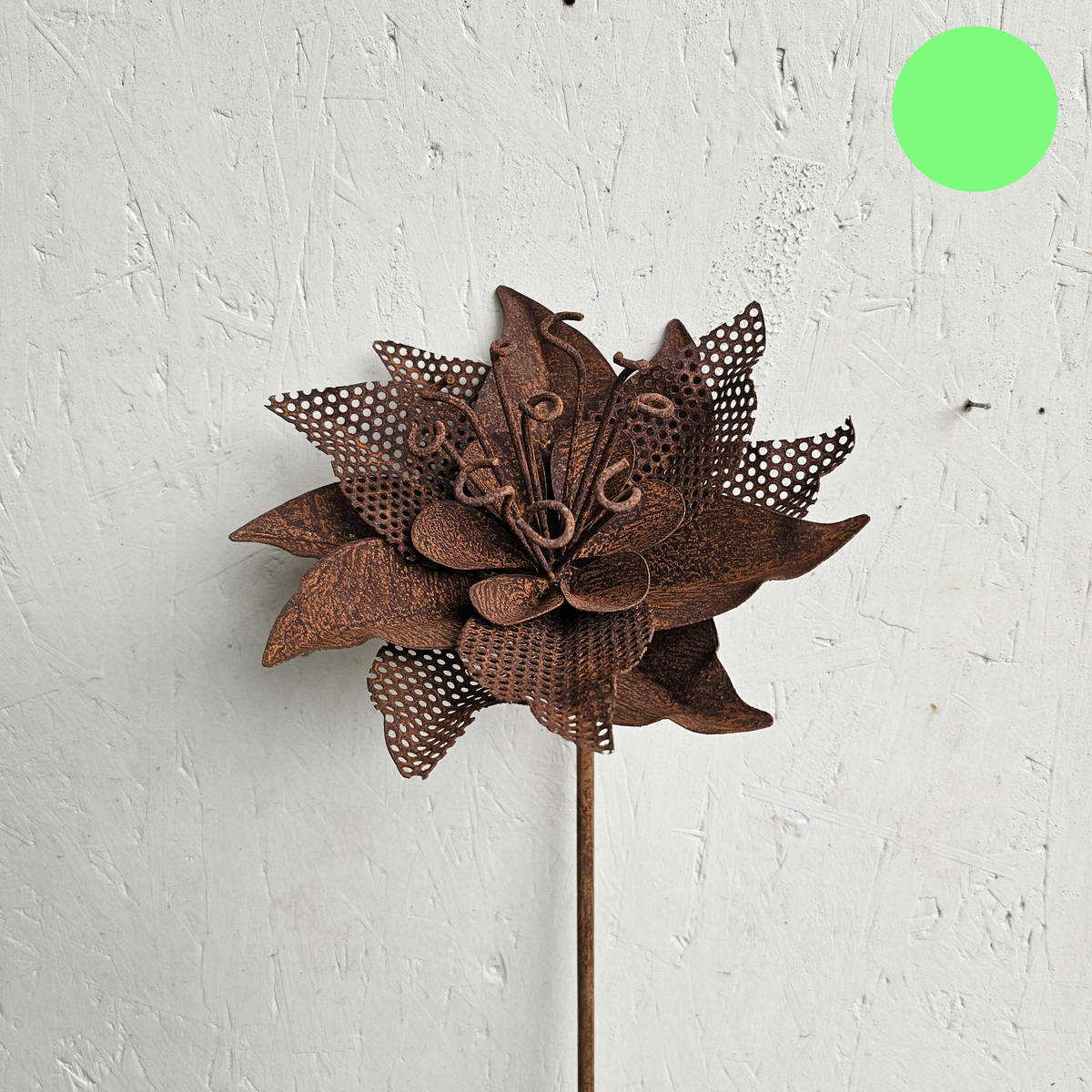 Fleur en fer rouillé, sur tige, diamètre 21 cm