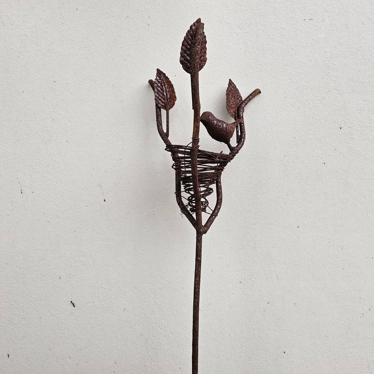 Vogelnest auf Stab, Rosteisen, 82 cm