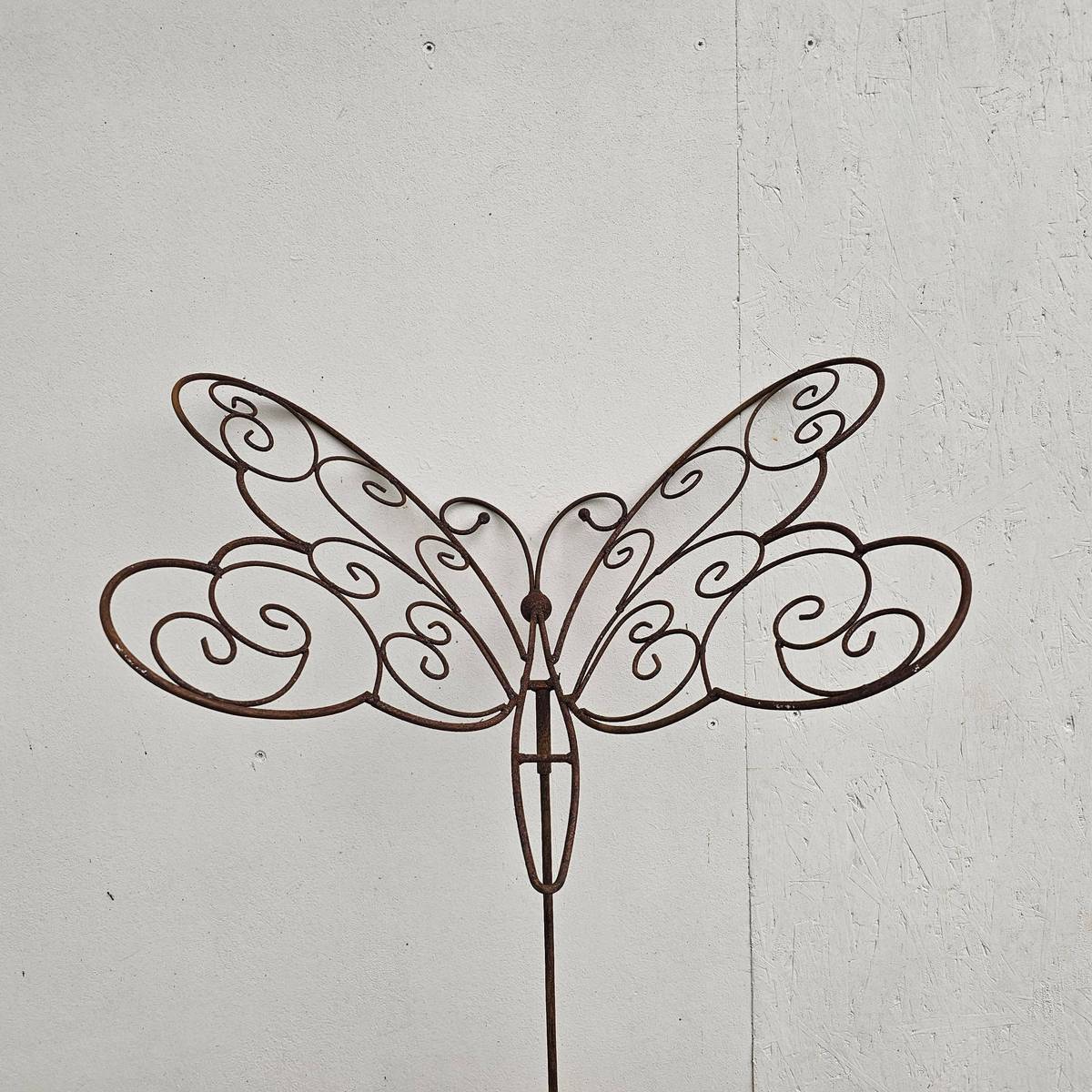 Schmetterling aus Rosteisen, am Stab, 150 cm