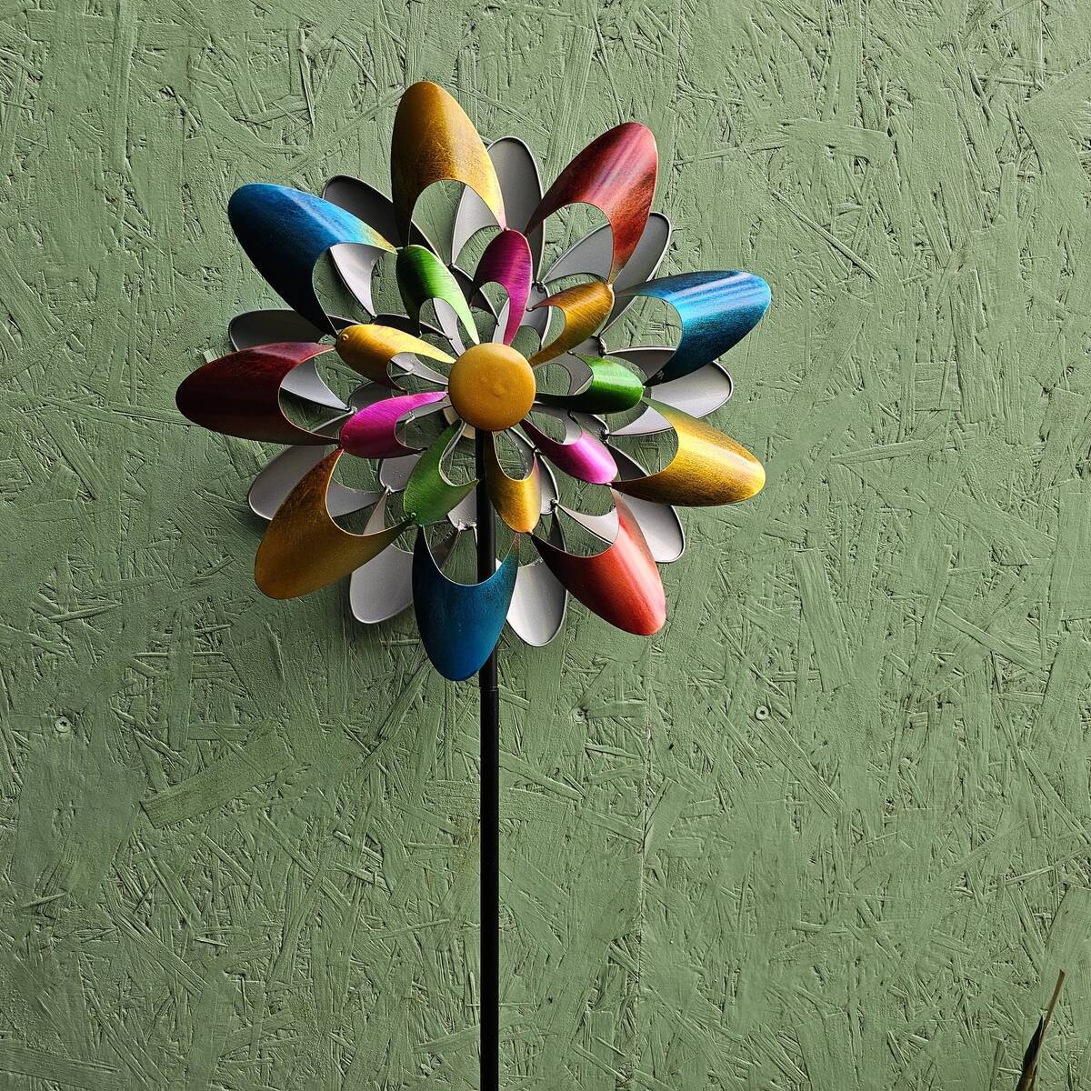 Windrad aus Metall, auf Stab, 146 cm