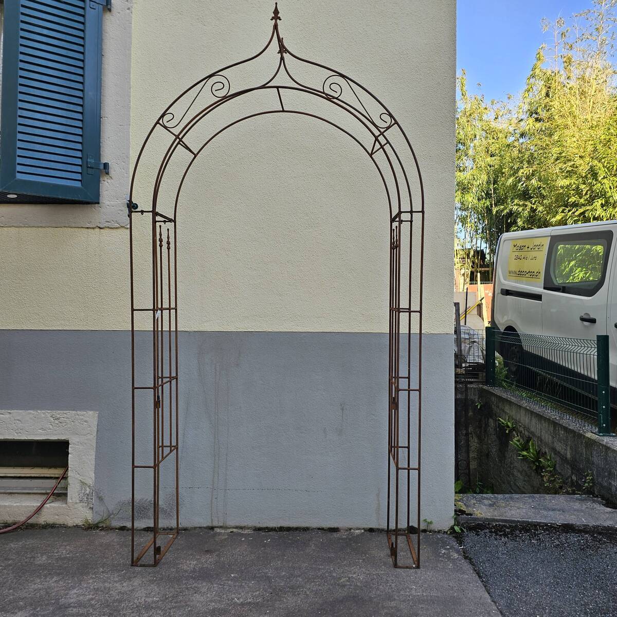 Rosenbogen aus Rosteisen, Höhe Ihnen 242 cm, Breite Ihnen 125 cm