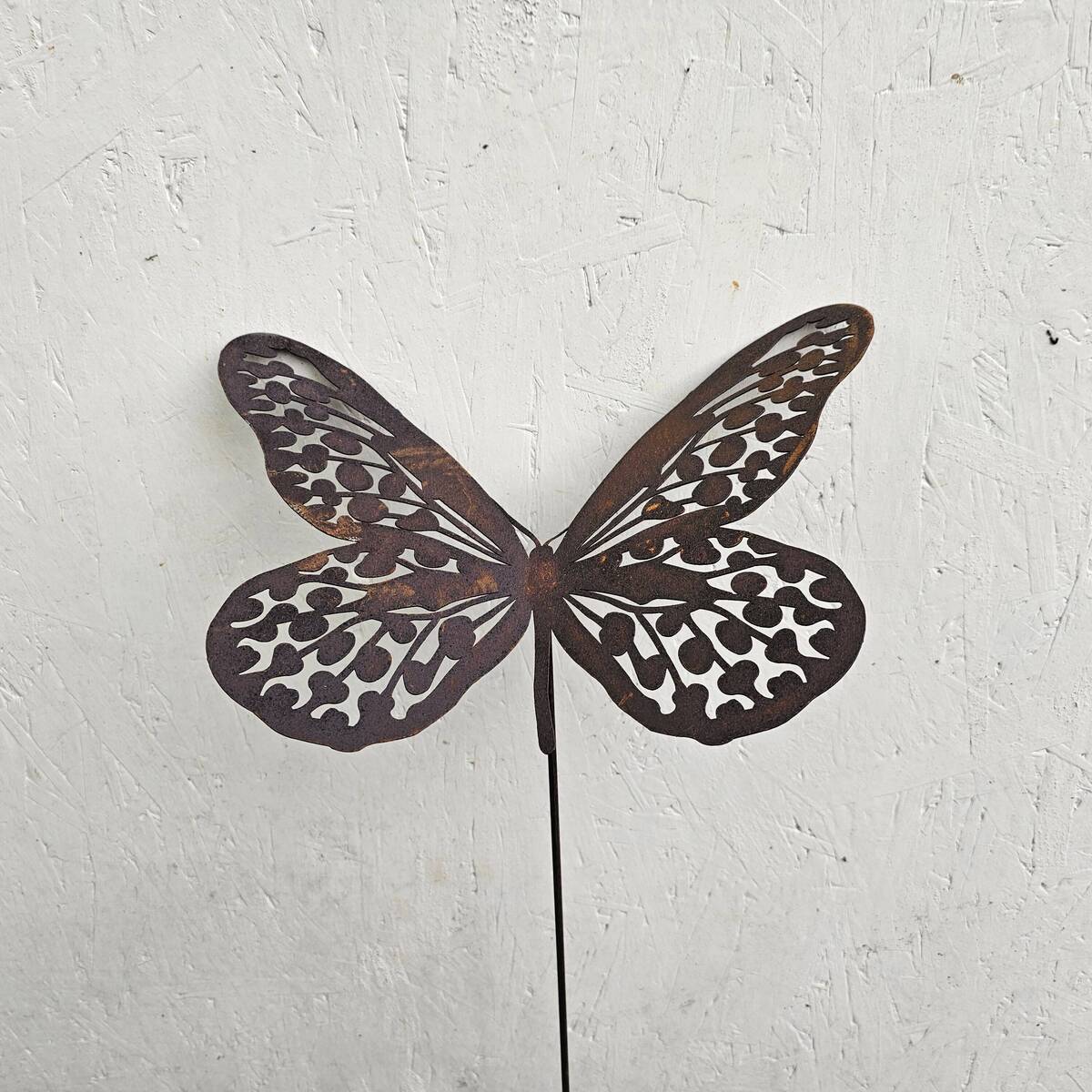 Schmetterling aus Rosteisen, auf Stab, 130 cm 