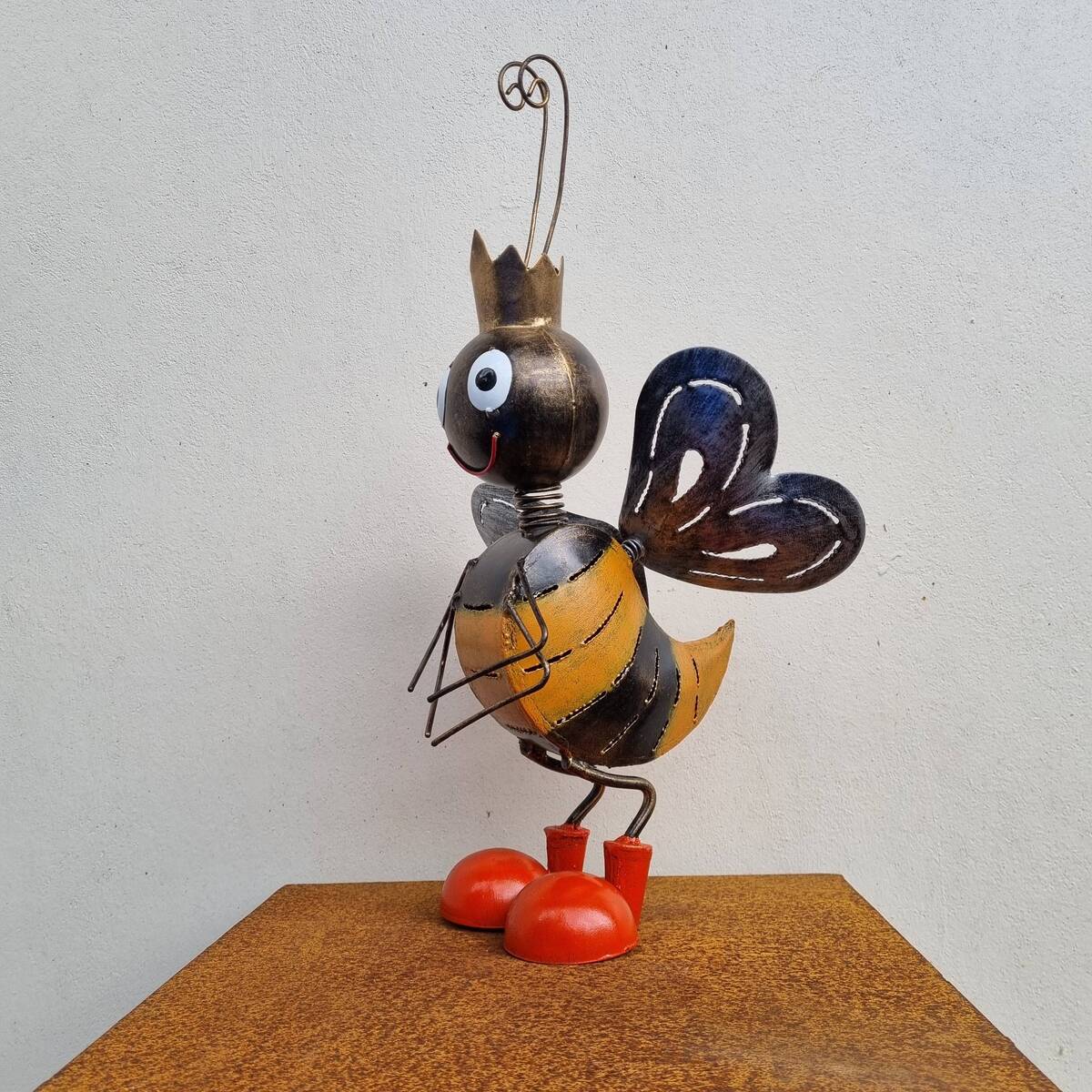Abeille en métal peint, 40 cm 