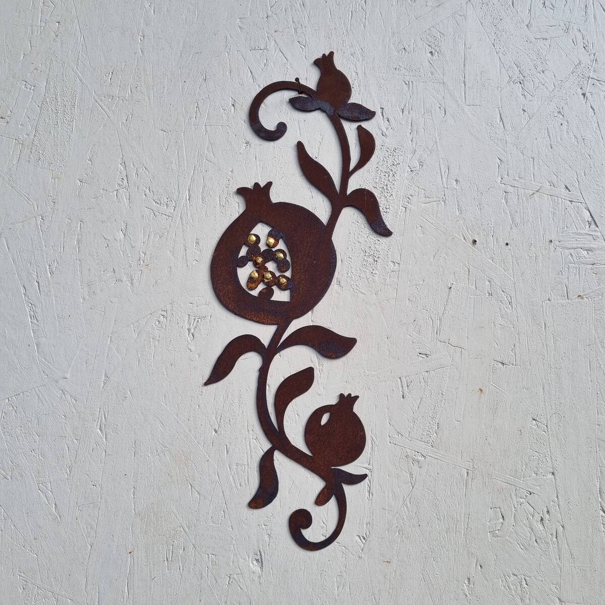 Liane de grenadier, en fer rouillé; 46 cm 