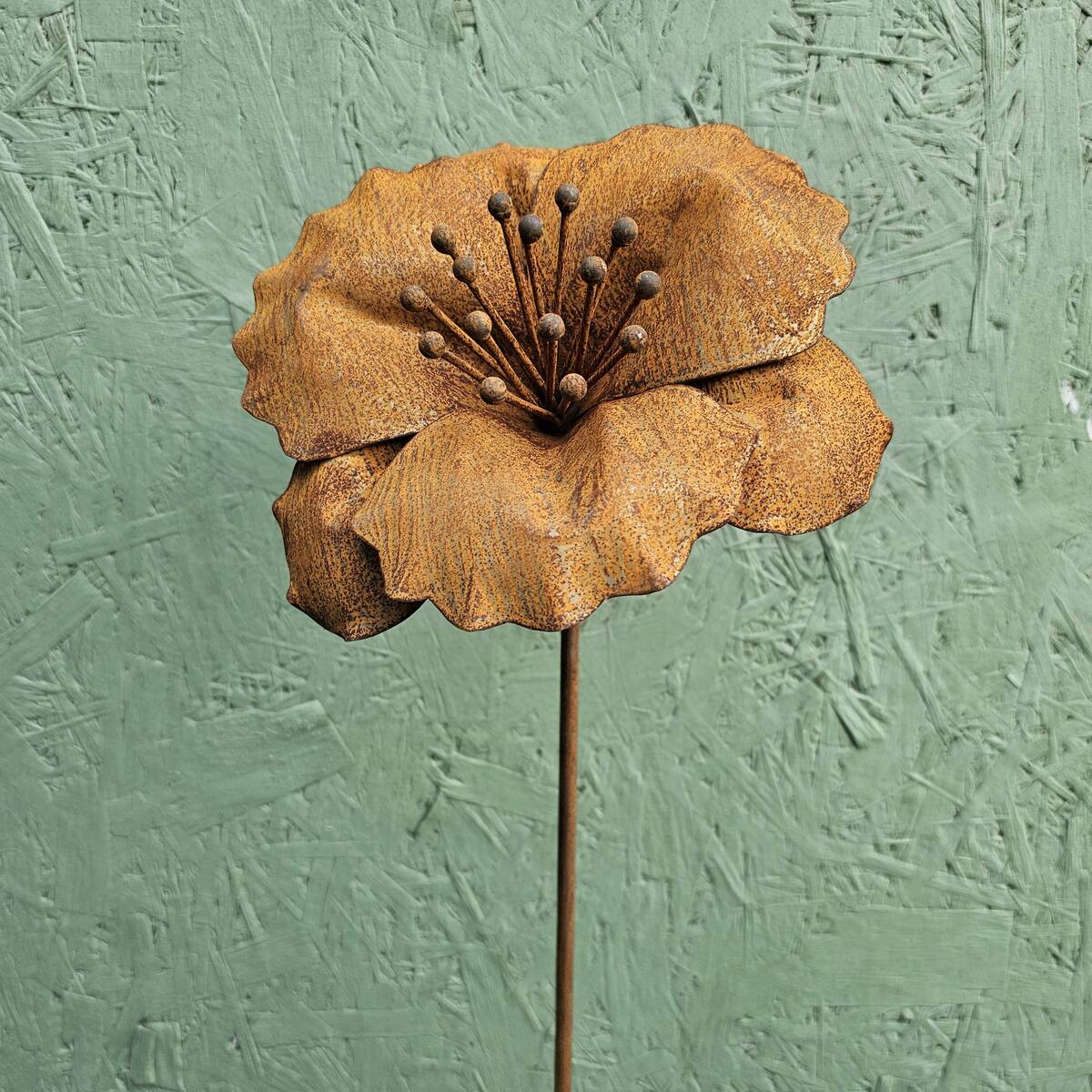 Fleur en fer rouillé, Ø 23 cm, H. 145 cm 