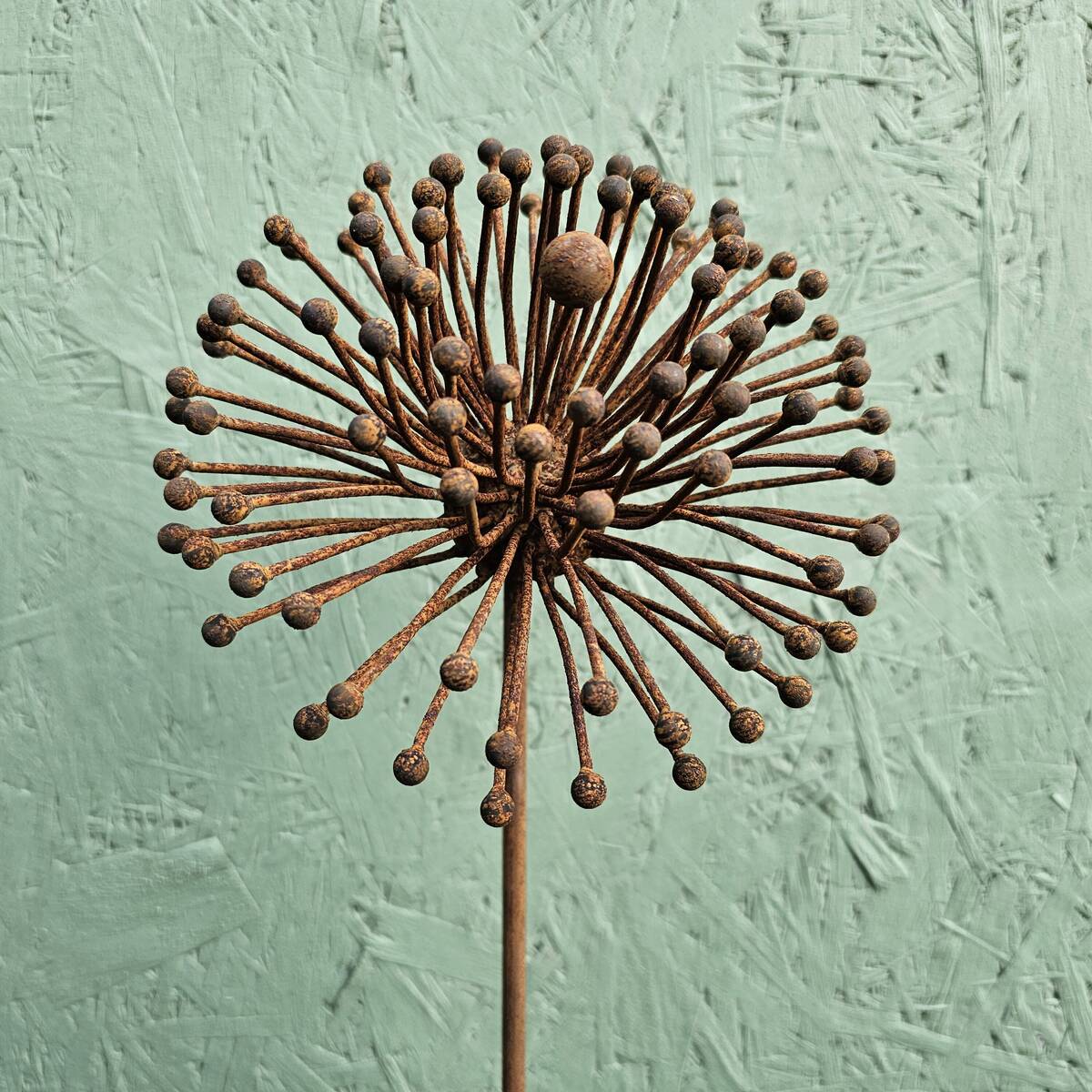 Fleur en fer rouillé, Ø 20 cm, H. 143 cm 