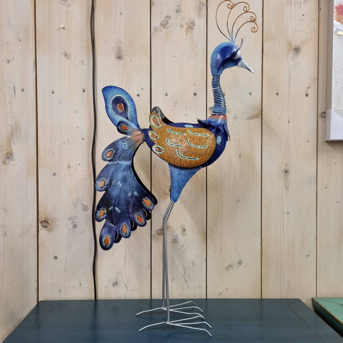 Oiseau en métal peint, 95 cm 