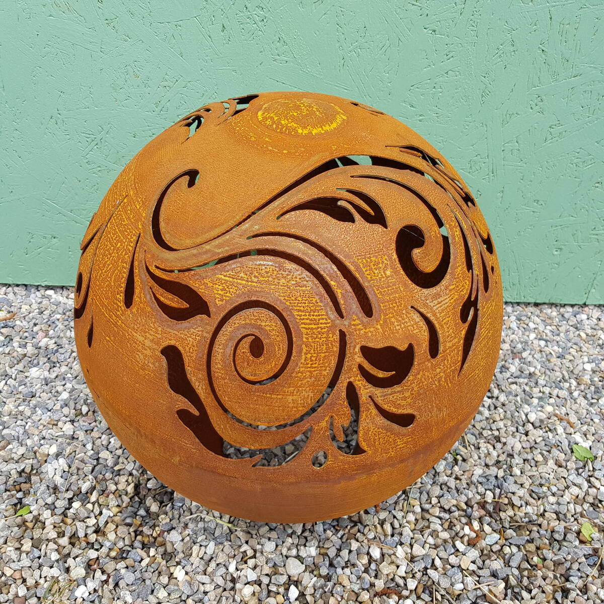 Boule en fer rouillé, finement découpée, Ø 50cm