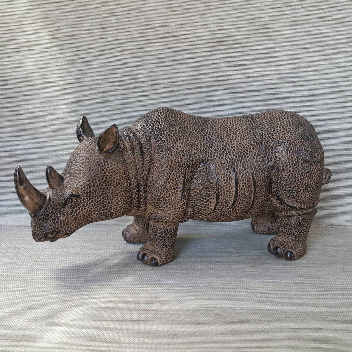 Nashorn aus Kunstharz, Länge 46cm