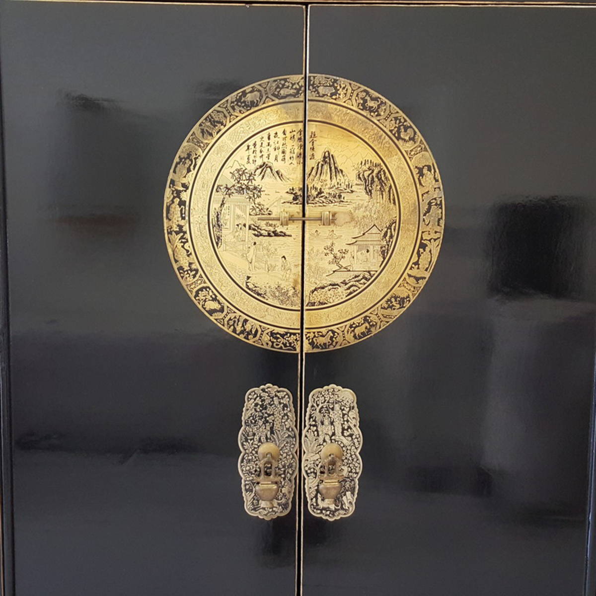 Antiker chinesischer Schrank  