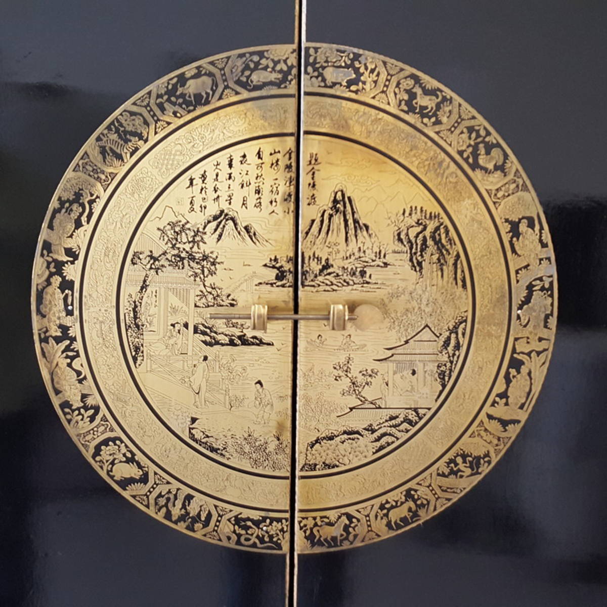 Antiker chinesischer Schrank  