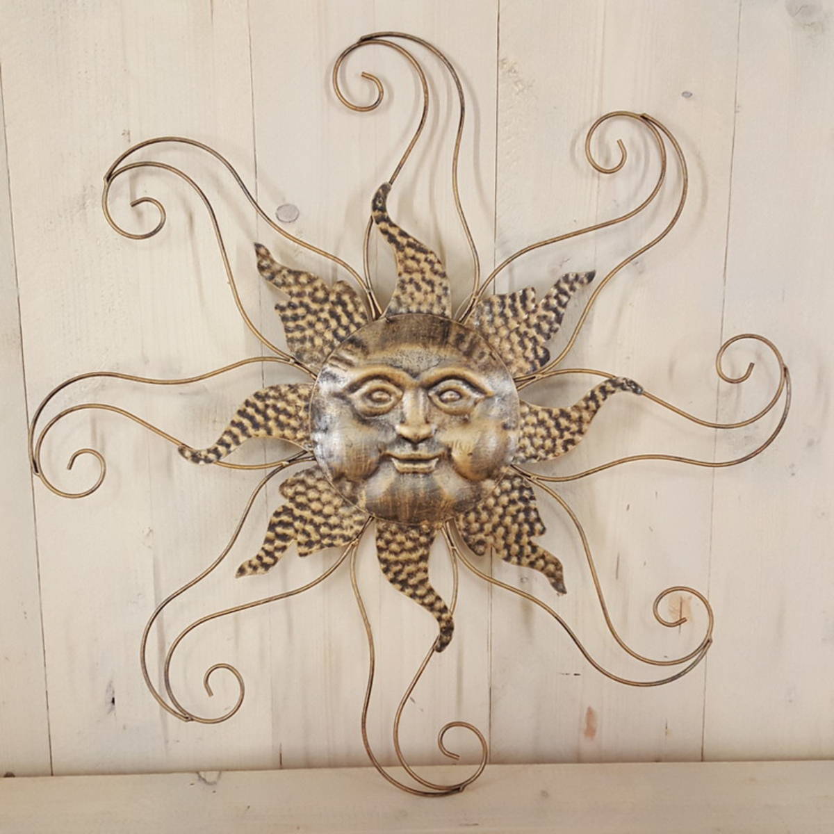 Soleil en métal, stylisée