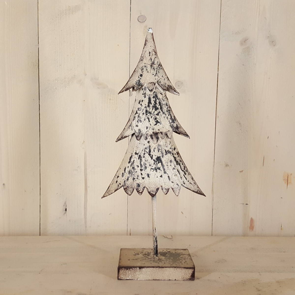 Sapin en métal peint et vieilli, H 41cm