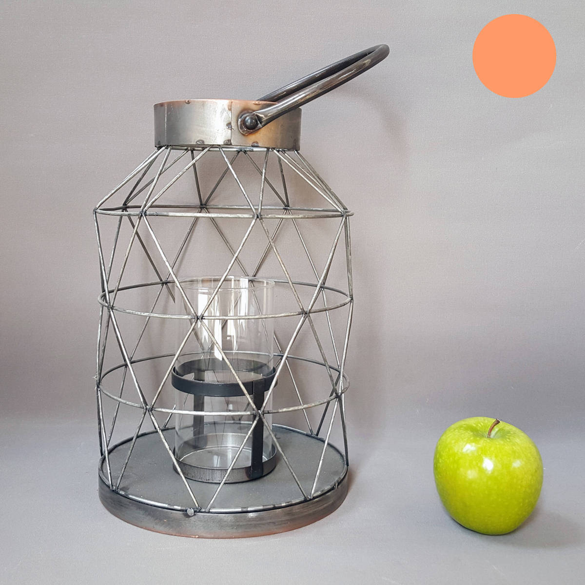 Laterne aus Metall mit Innenglas