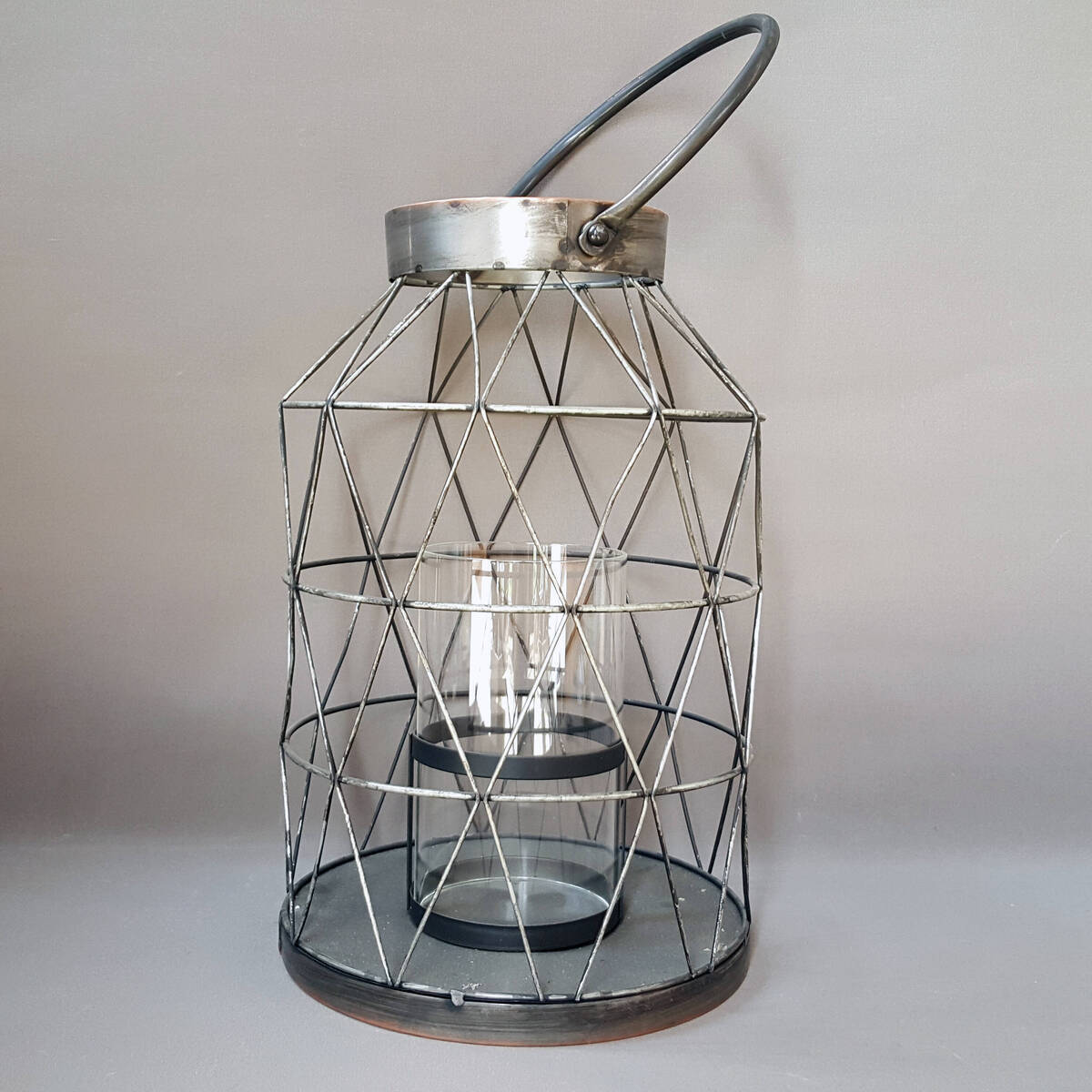 Laterne aus Metall mit Innenglas