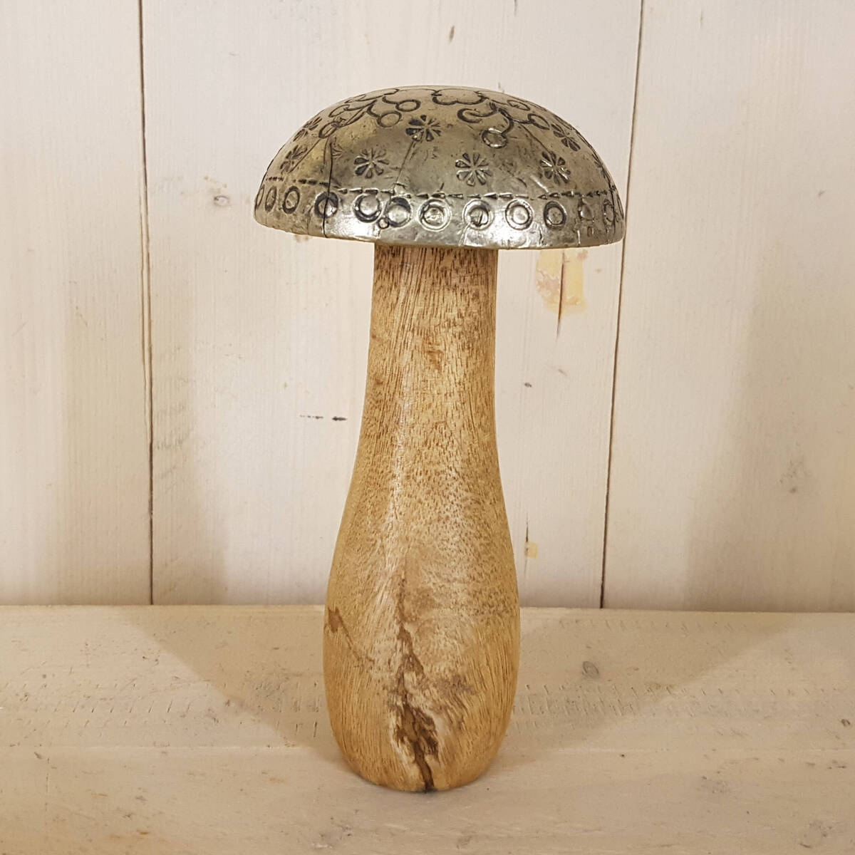 Pilz aus Holz mit Metall Hut, fein geprägt