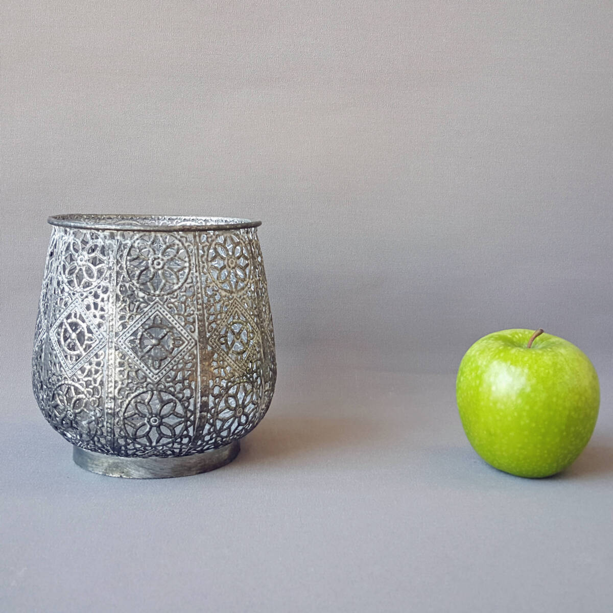 Windlicht aus Metall, fein ausgeschnitten, Höhe 14cm