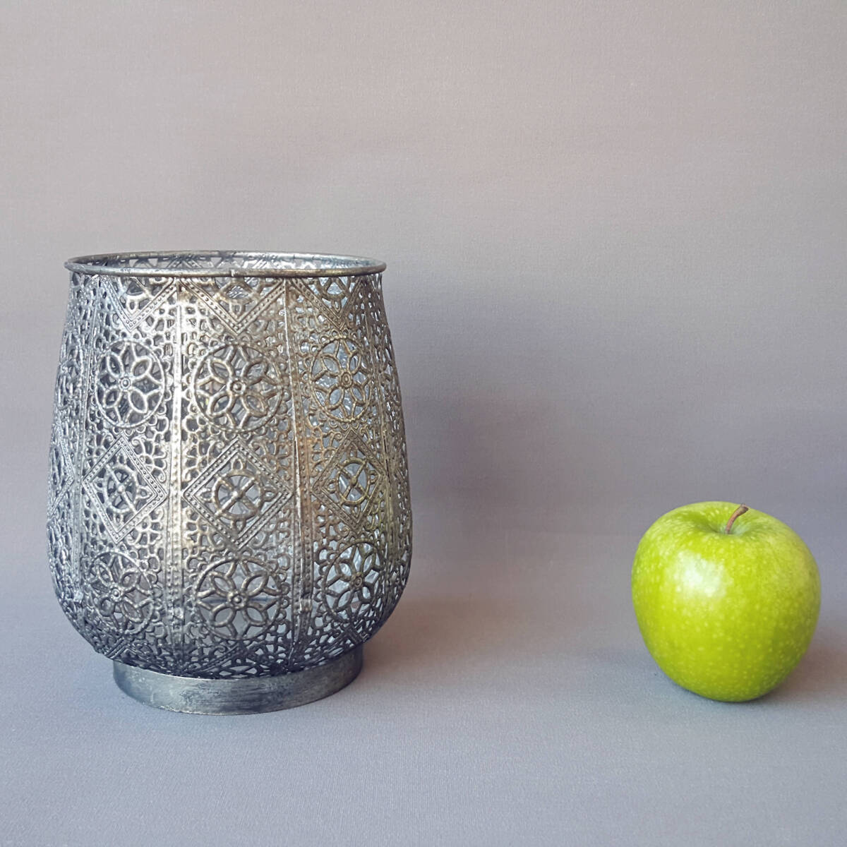 Windlicht aus Metall, fein ausgeschnitten, Höhe 18cm