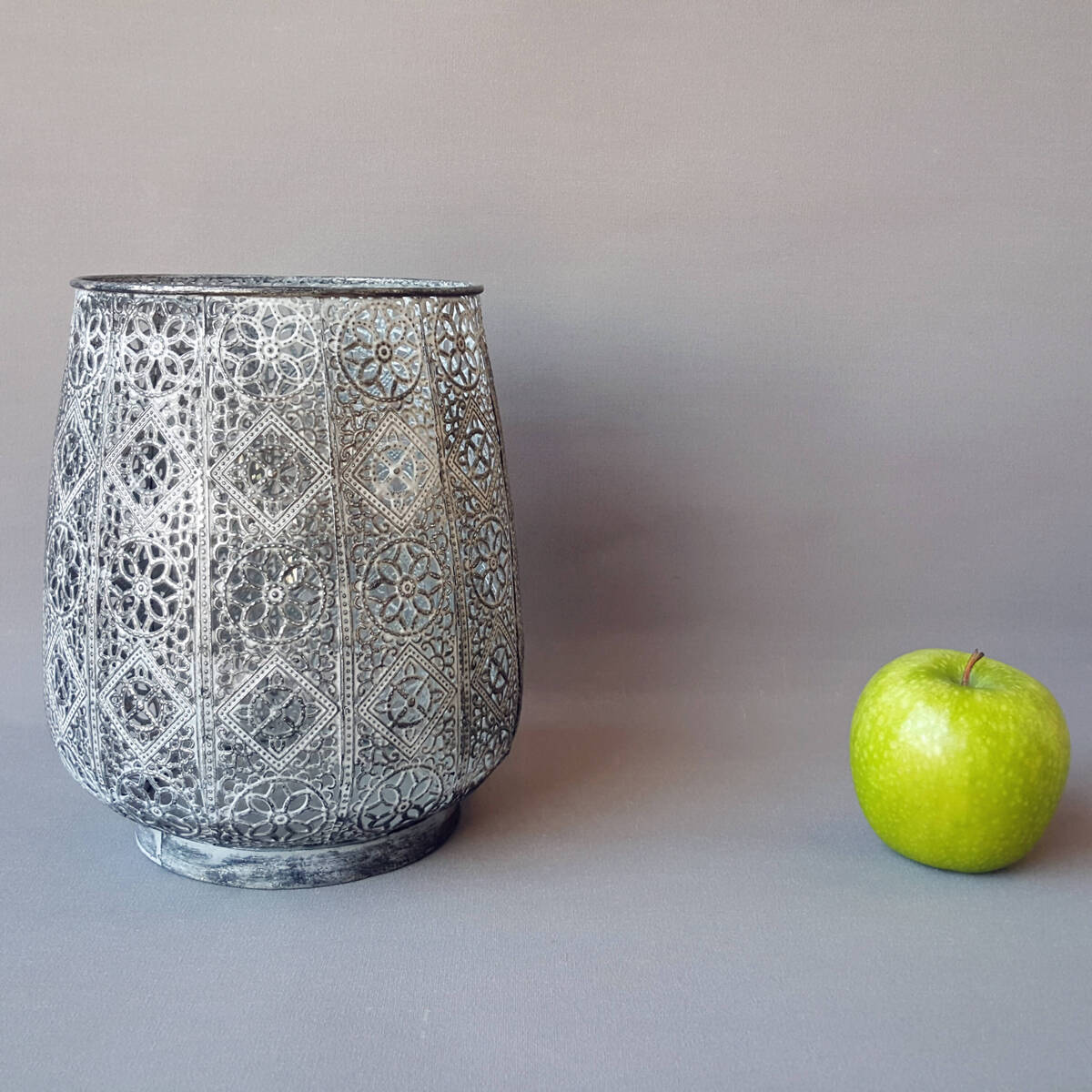 Windlicht aus Metall, fein ausgeschnitten, Höhe 21cm