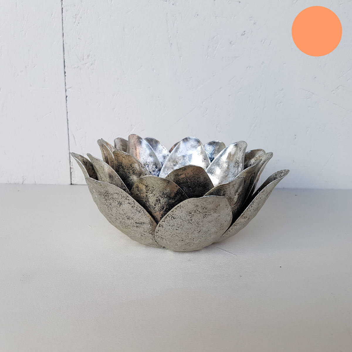 Blüte aus Metall, für ein Teelicht