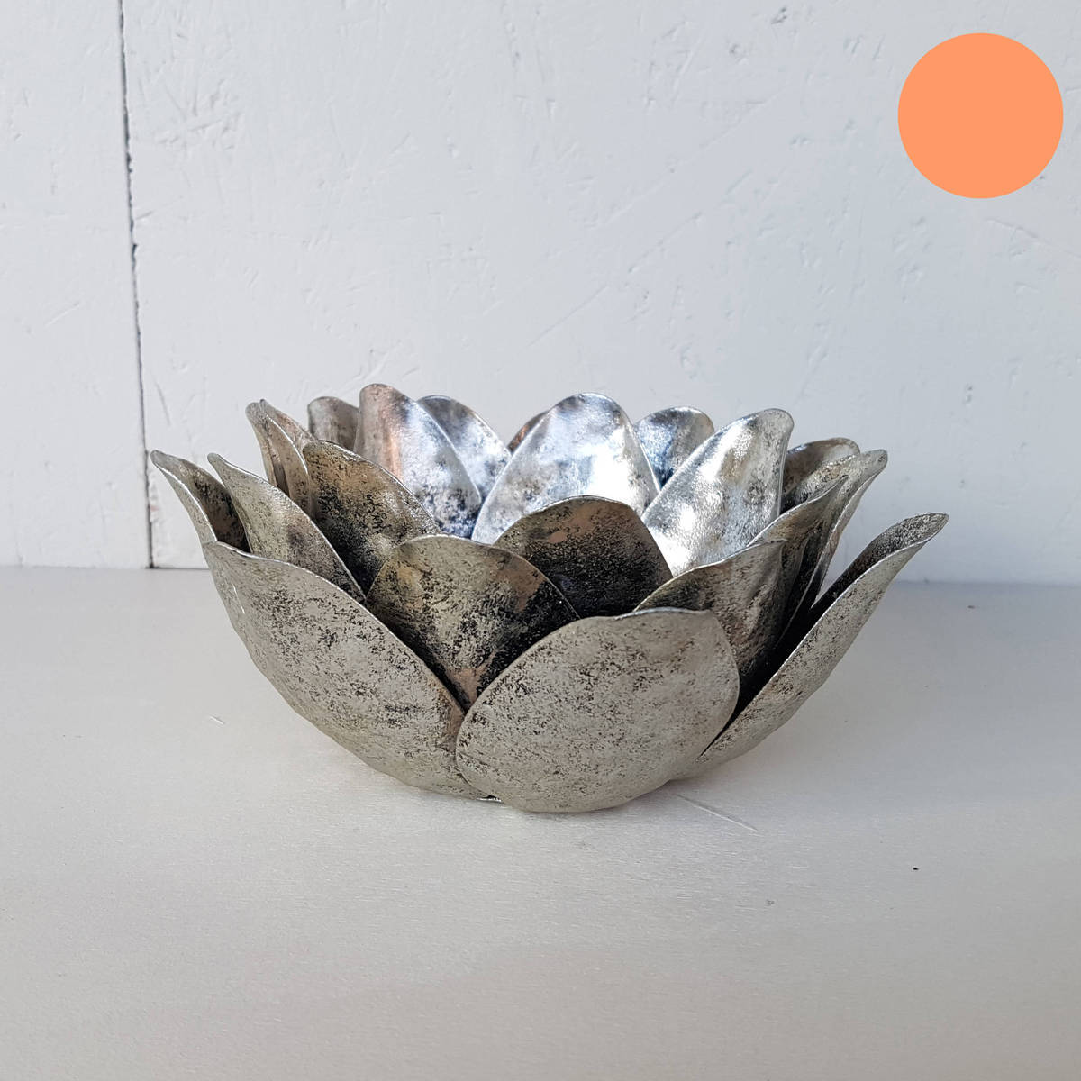 Blüte aus Metall, für ein Teelicht