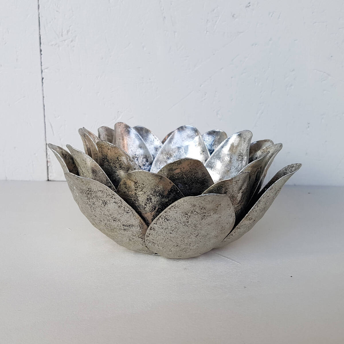 Blüte aus Metall, für ein Teelicht