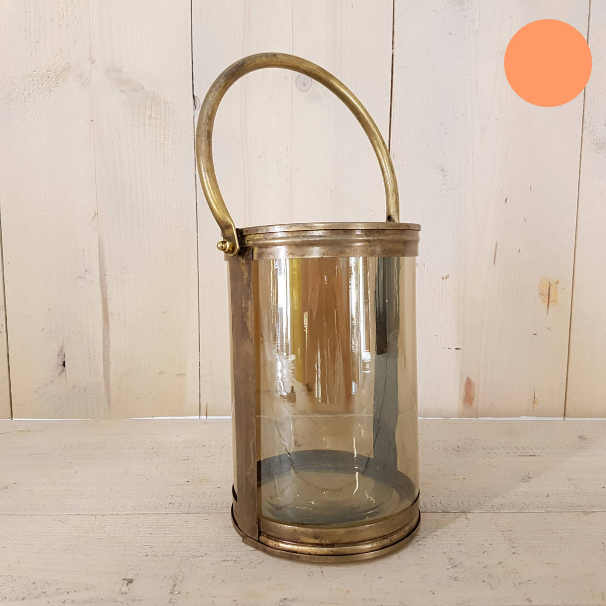 Windlicht aus Glas mit Metallumrandung