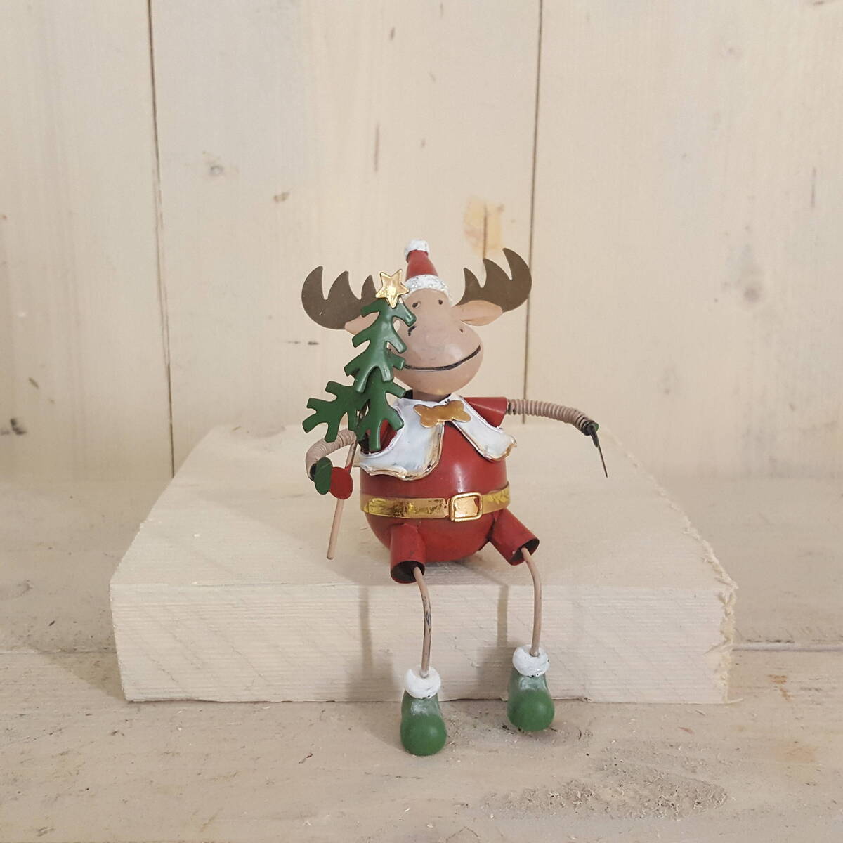 Rentier aus Metall, sitzend