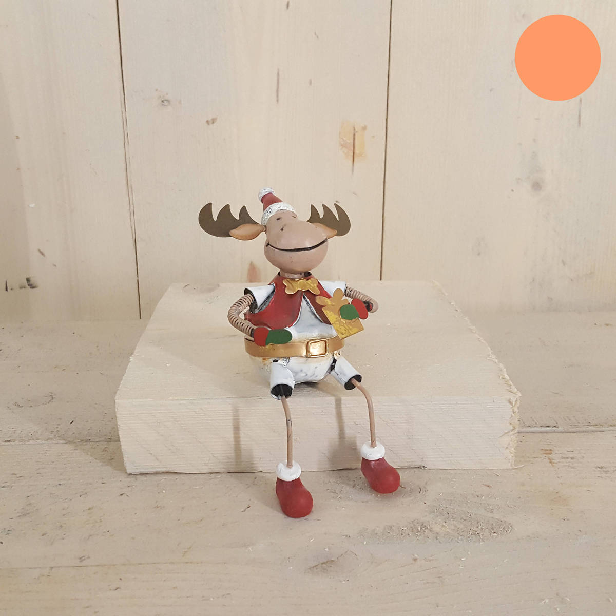 Renne en métal, assis 