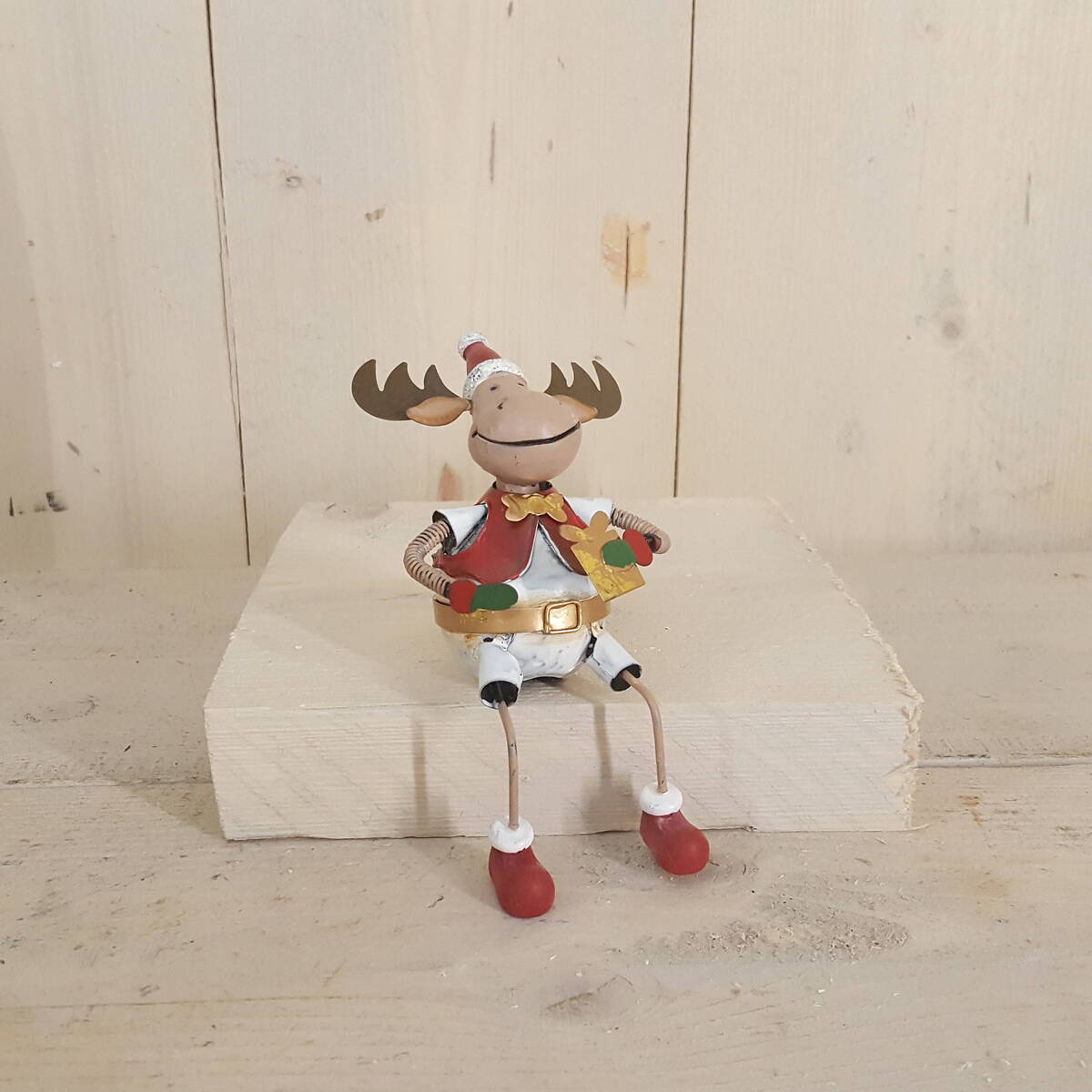 Renne en métal, assis 