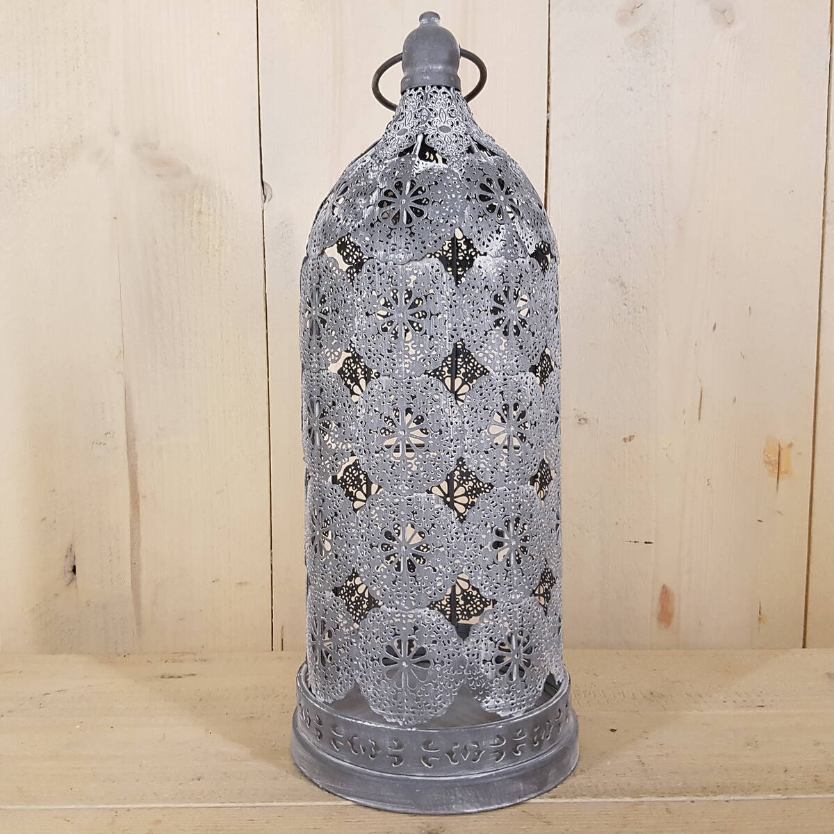 Lanterne ronde, finement découpée, hauteur 38cm