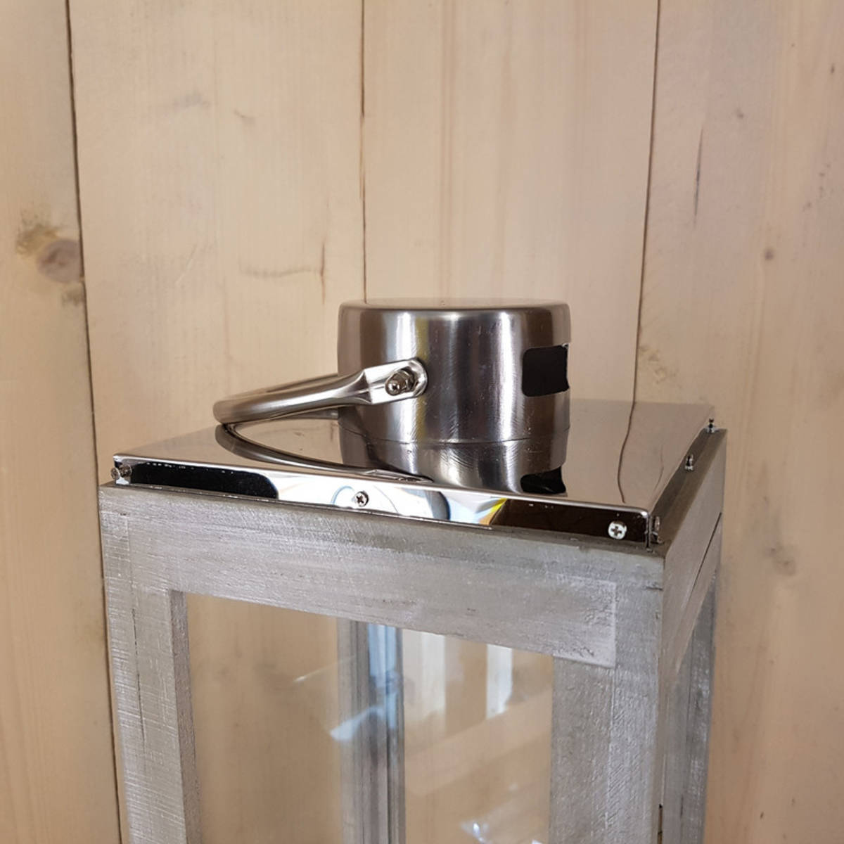 Sehr schöne Laterne aus Holz mit Metalldach glänzend