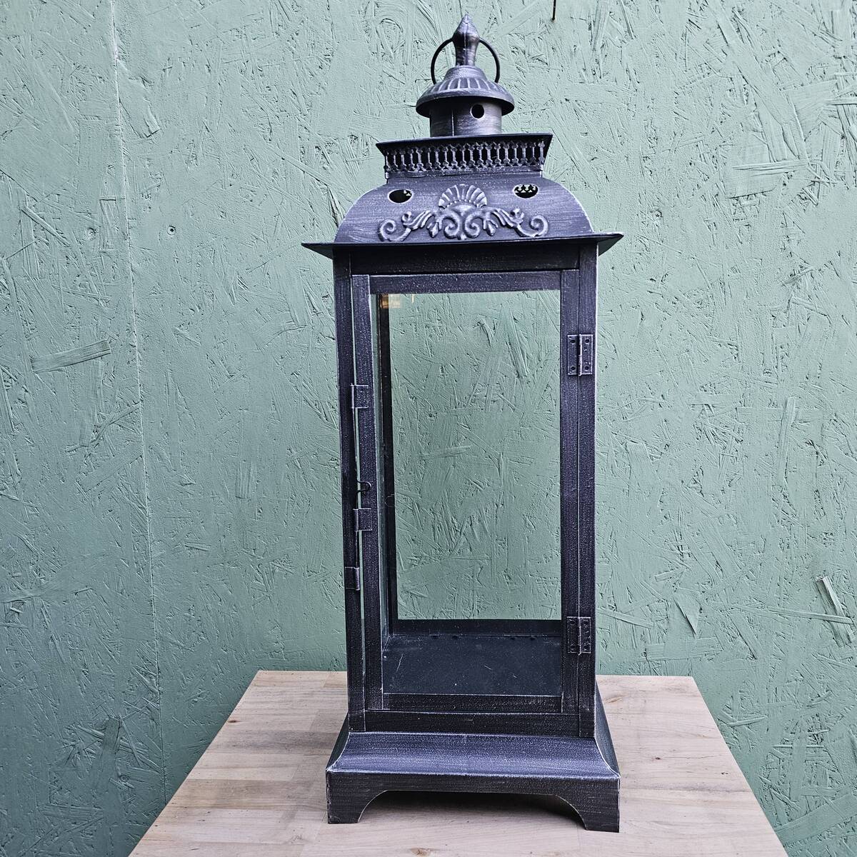 Superbe lanterne en métal, hauteur 76cm