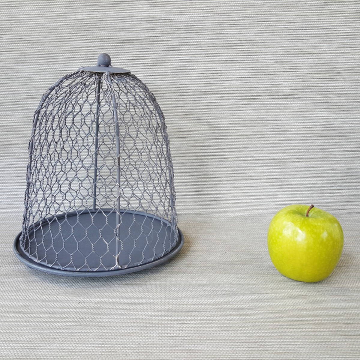 Cloche en treilli métallique  